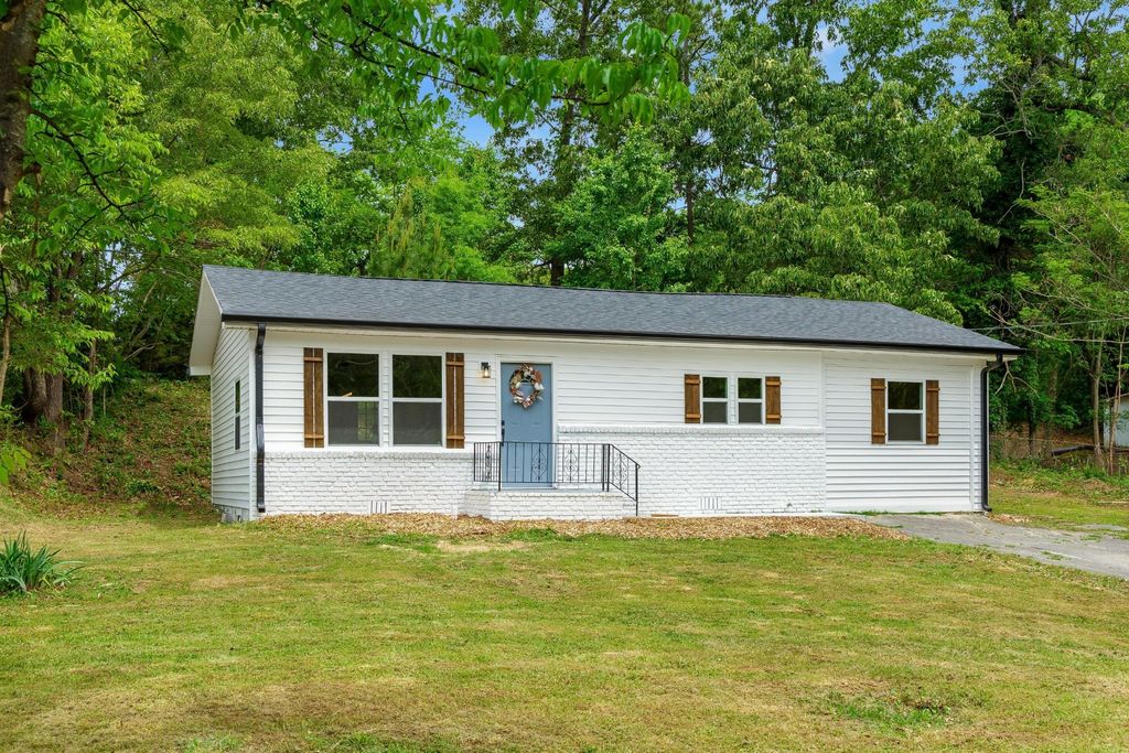 2606 Pine Drive Se, Cleveland