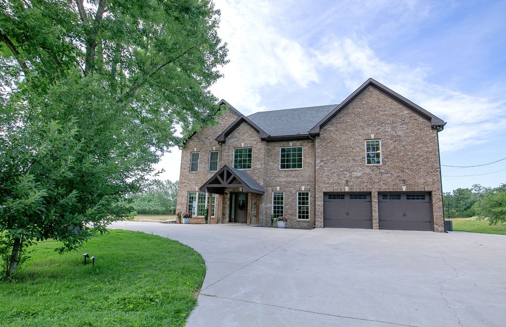 7144 Hall Rd, Greenbrier
