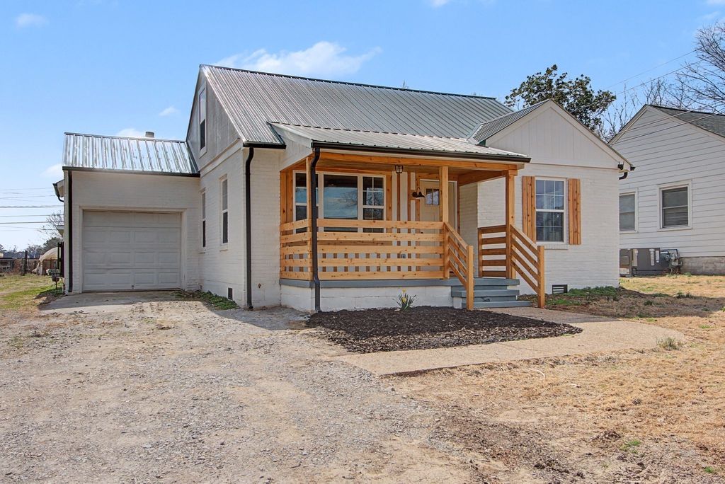 213 Mockingbird Dr, Columbia