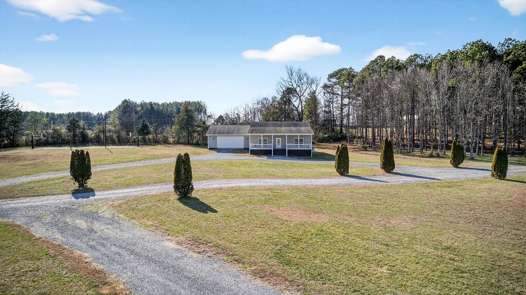 229 Davis Lane, Old Fort