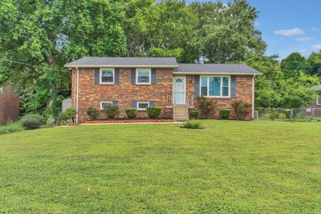 417 Harwell Dr, Hermitage