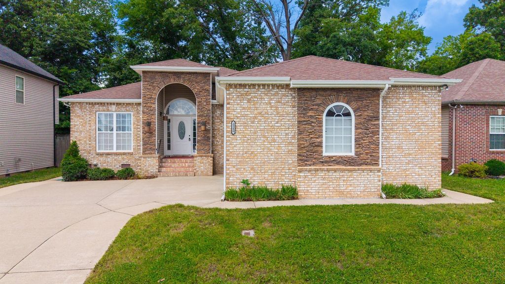 2240 Killington Dr, Clarksville