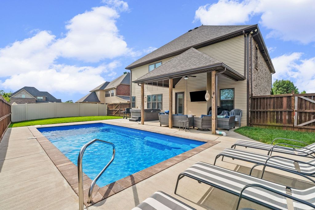 295 Castleton Ct, Clarksville