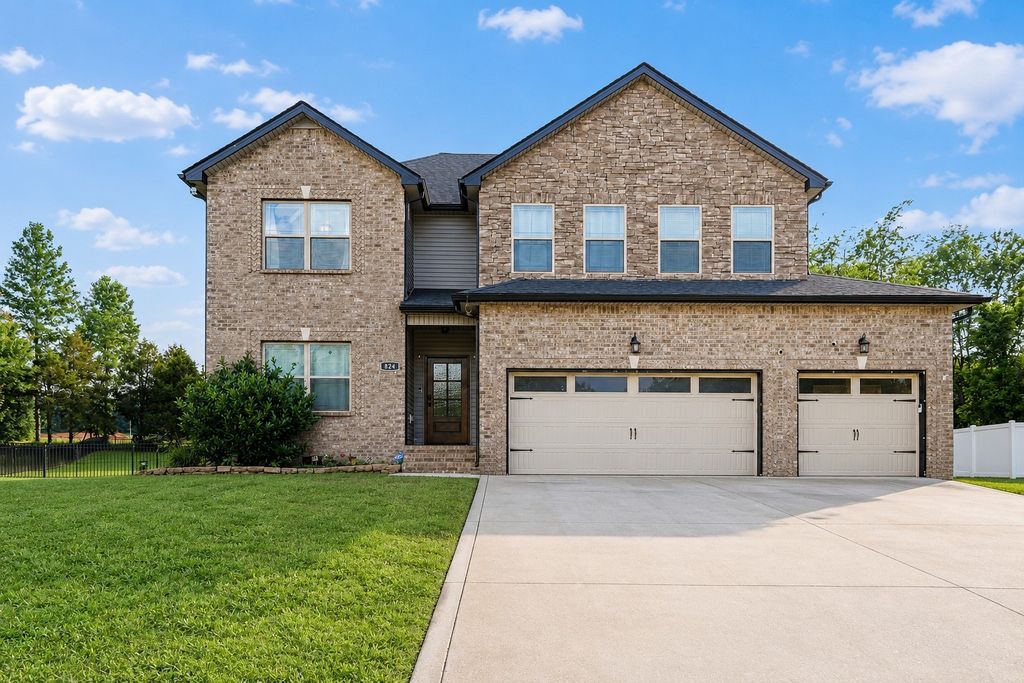 824 Snapdragon Ct, Clarksville