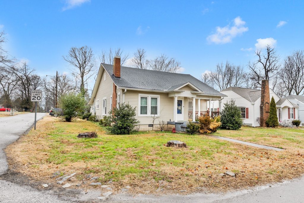 128 W Jackson St, Gallatin