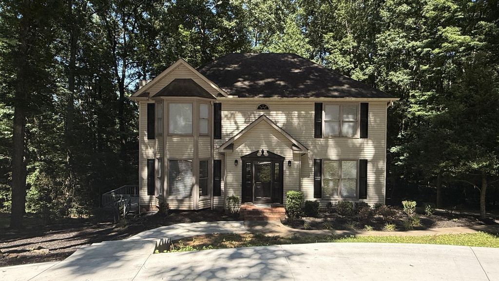 150 Rolling Wood Trail Ne, Cleveland