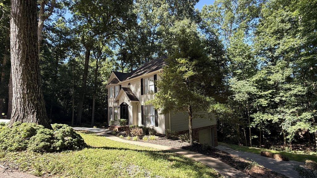 150 Rolling Wood Trail Ne, Cleveland