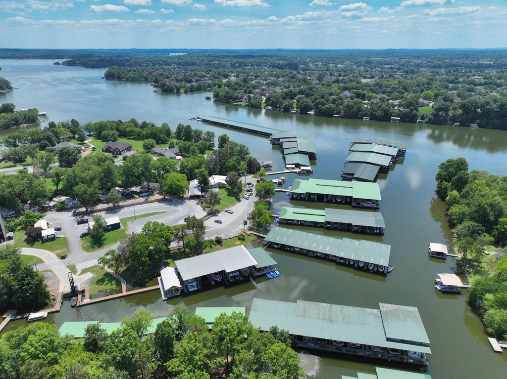 1144 Lock 4 Rd J2, Gallatin