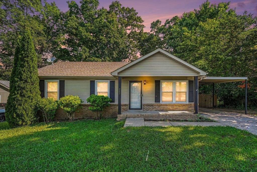 217 Bob White Dr, Clarksville