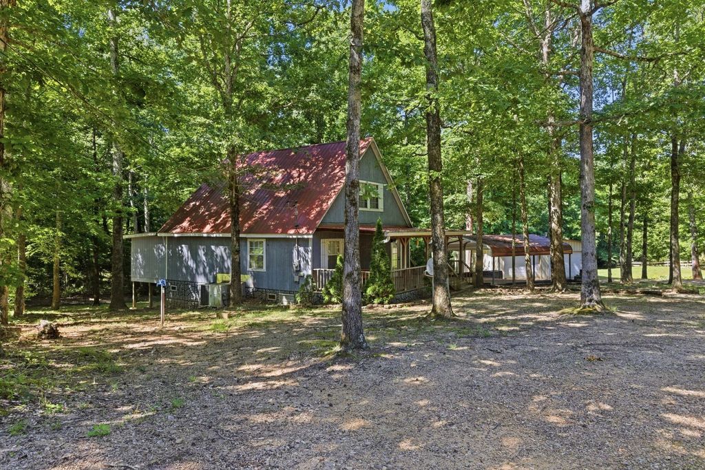 166 Outback Rd, Lobelville