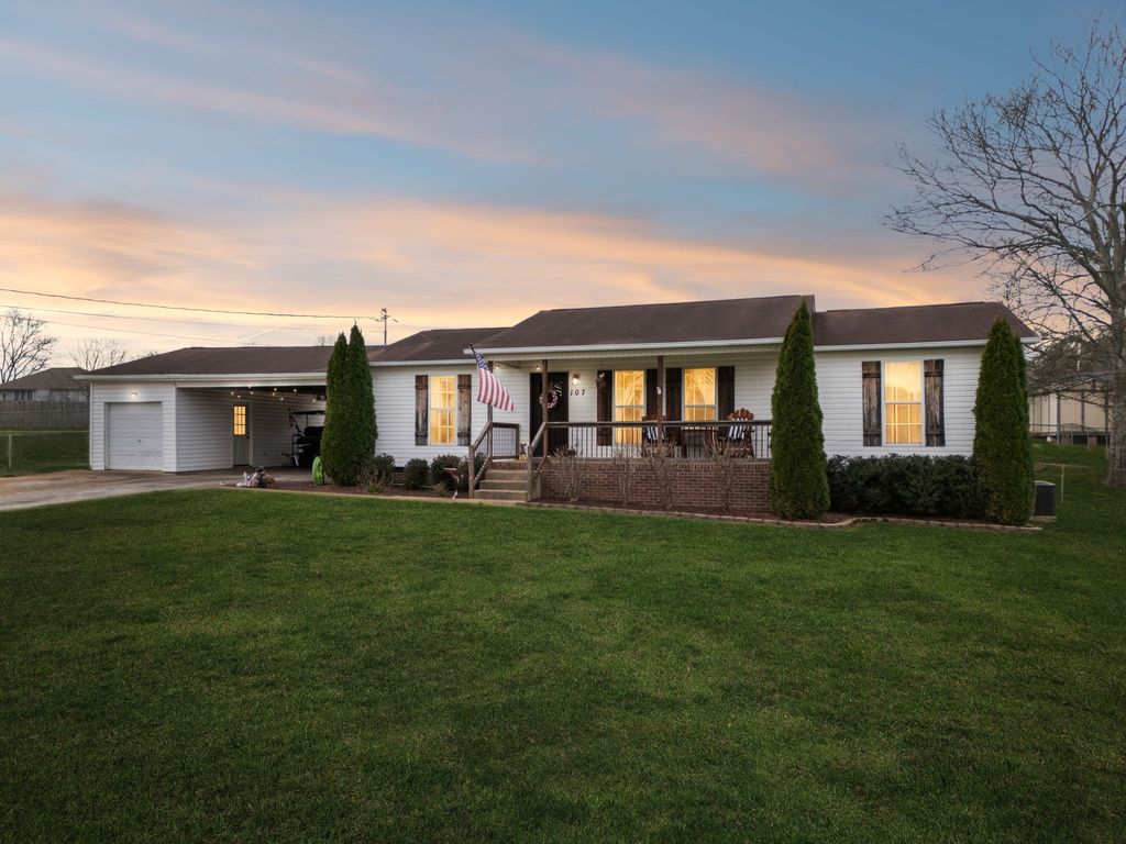 107 Christina Dr, Columbia