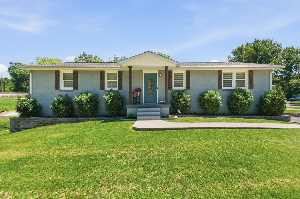 307 S Hummingbird Ln, Dickson