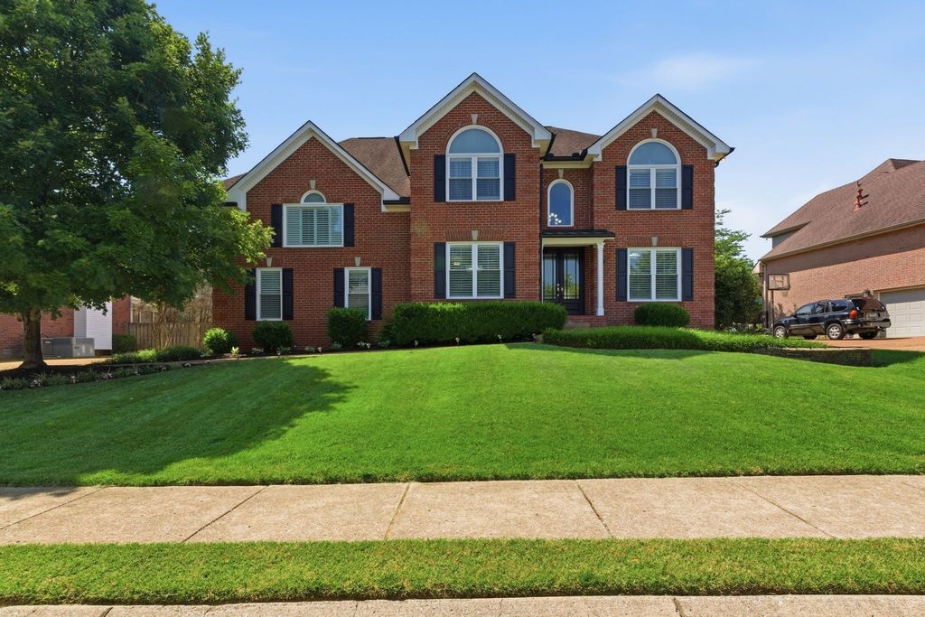 108 Crooked Creek Ln, Hendersonville