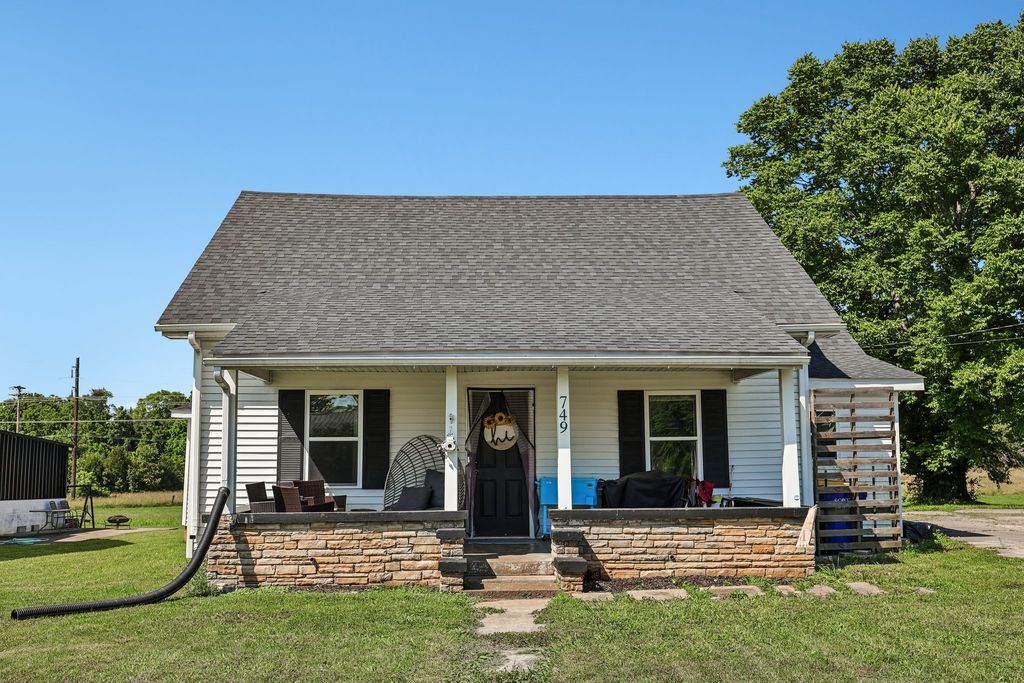 749 N Main St, Russellville