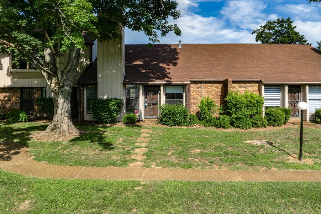 130 Saddle Tree Court, Hermitage