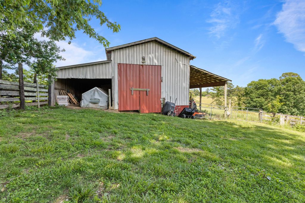 2658 Pickett Park Hwy, Jamestown