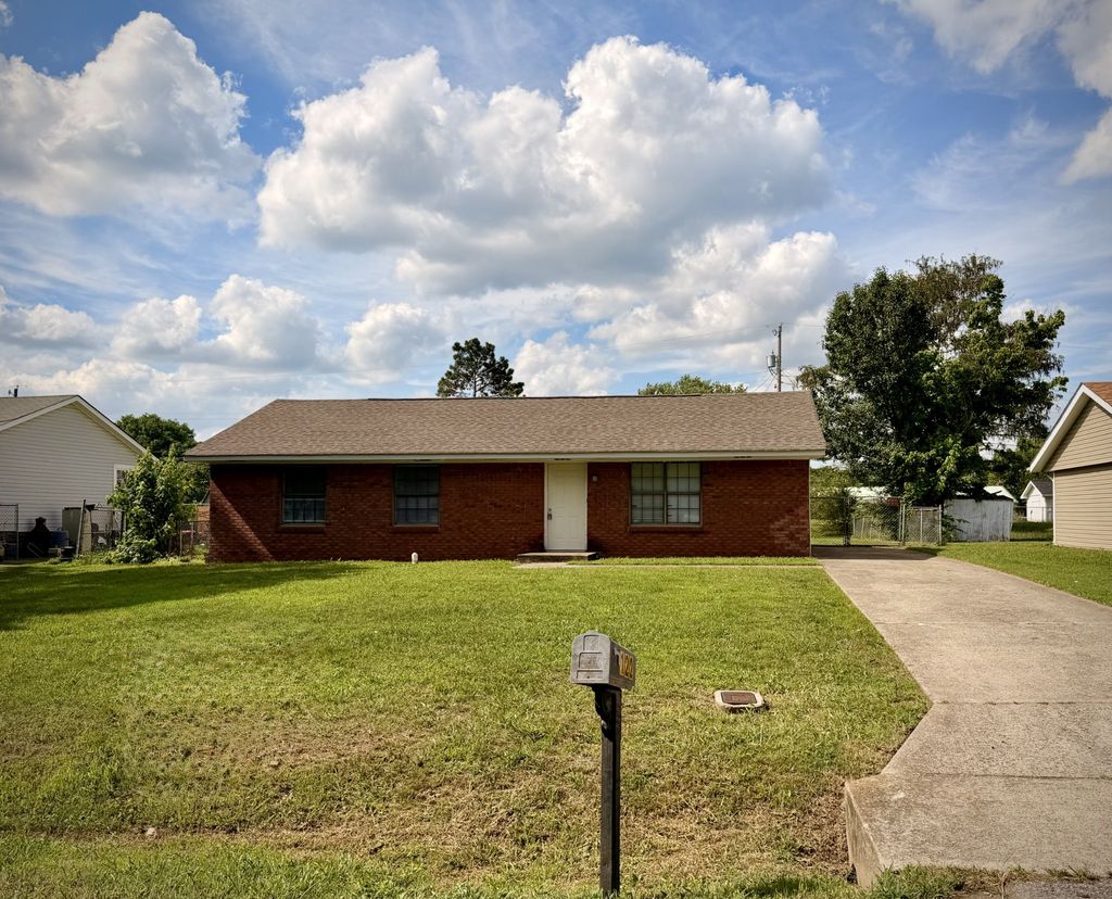 122 E St, Clarksville