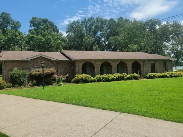 110 Meadowlake Ct, Hendersonville