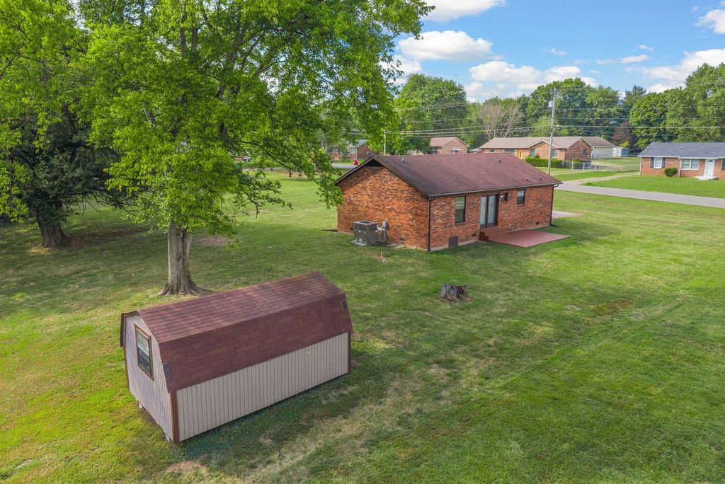 324 Welchwood Dr, Clarksville