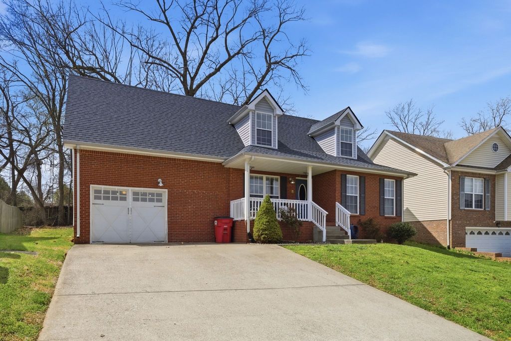 916 Excalibur Dr, Clarksville
