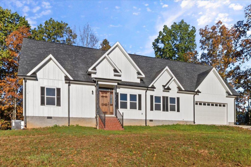 975 Weakley Creek Road, Lawrenceburg