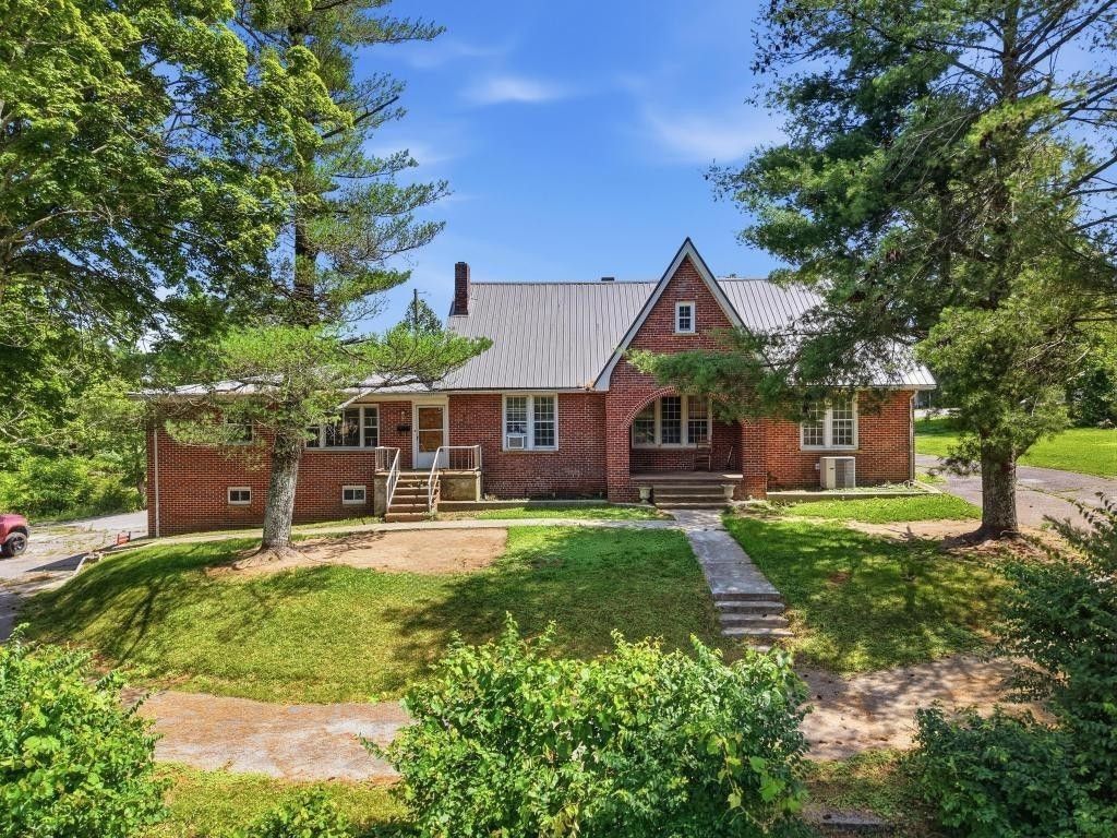 215 E Adams St, Crossville