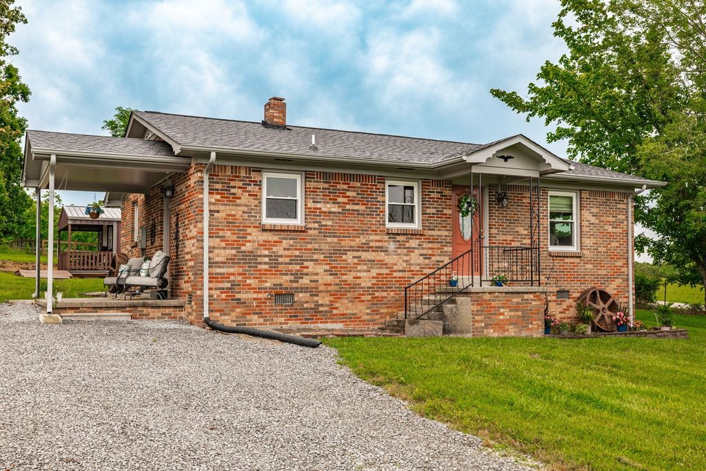 160 Blackey Bandy Rd, Bethpage
