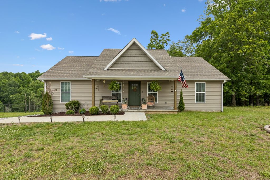 206 Poling Dr, Pulaski