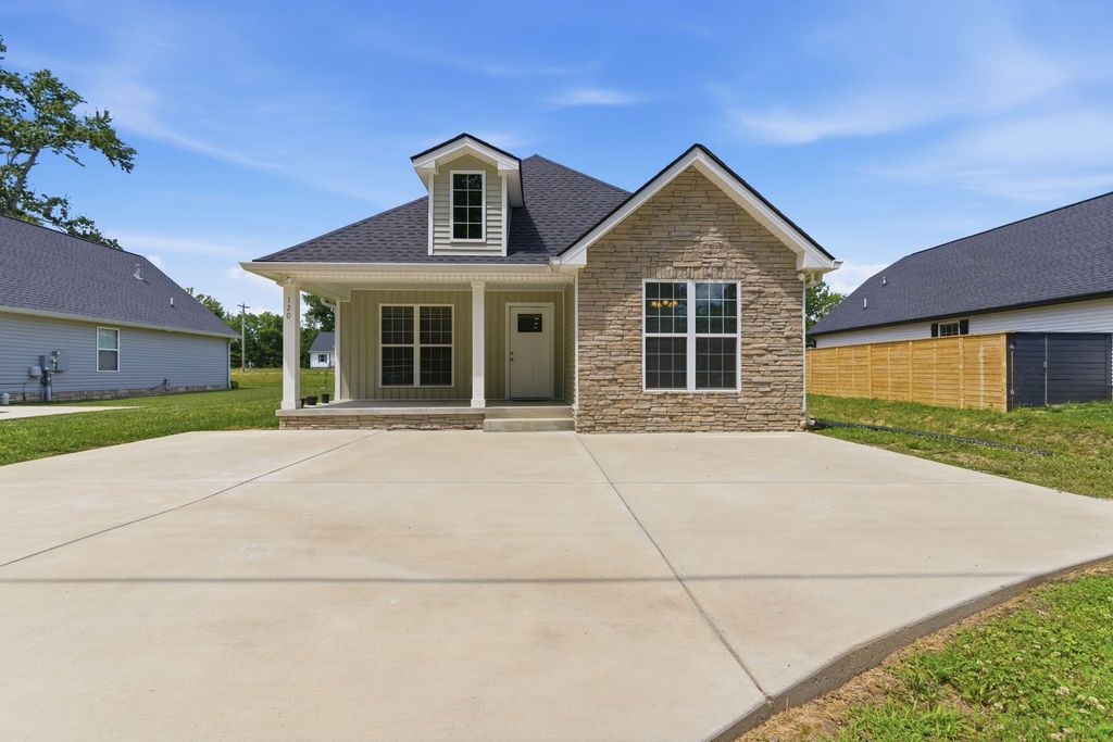 120 Mazie Dr, Lafayette