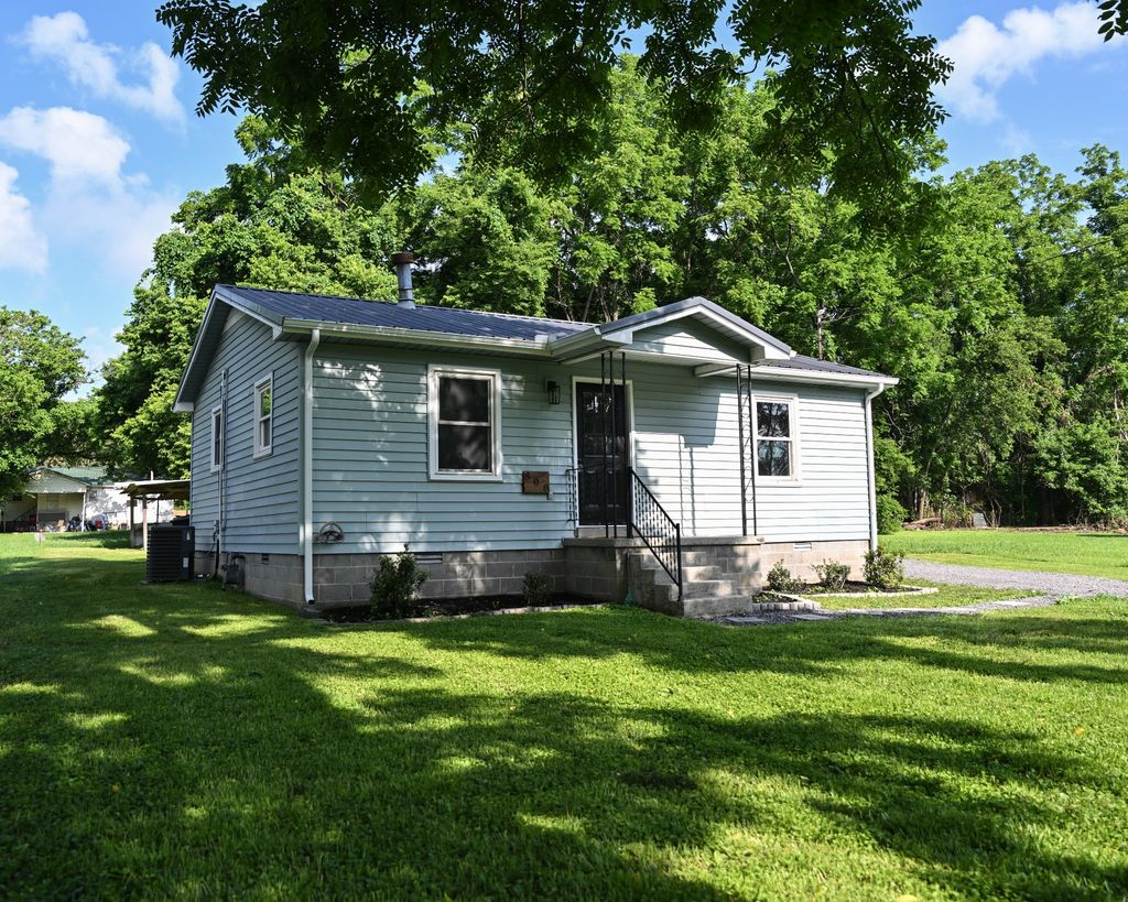808 S Franklin St, Tullahoma