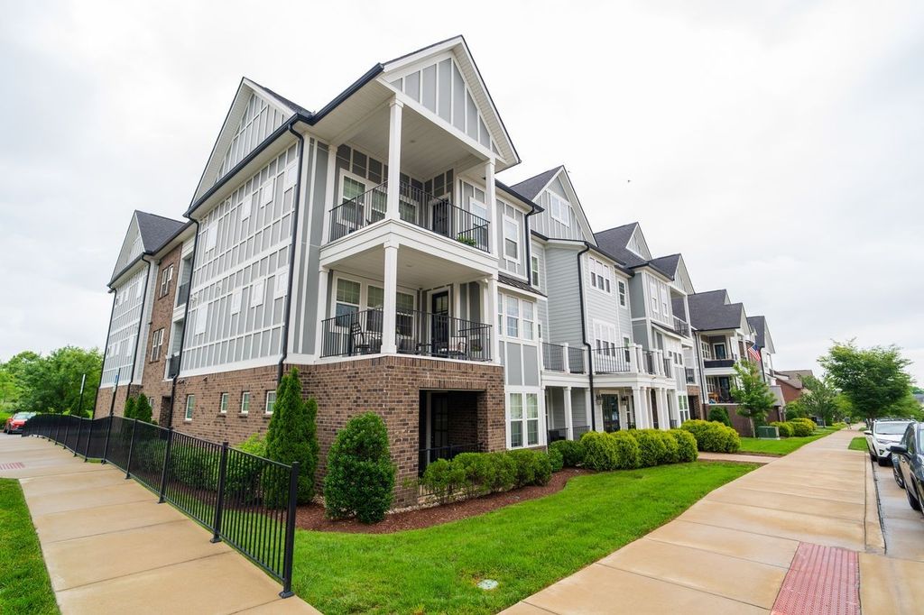 800 Vintage Green Ln 302, Franklin