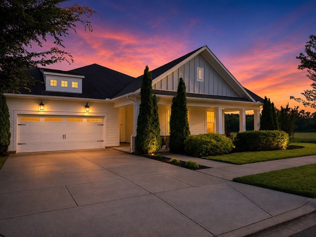 102 Edenburg Dr, Hendersonville