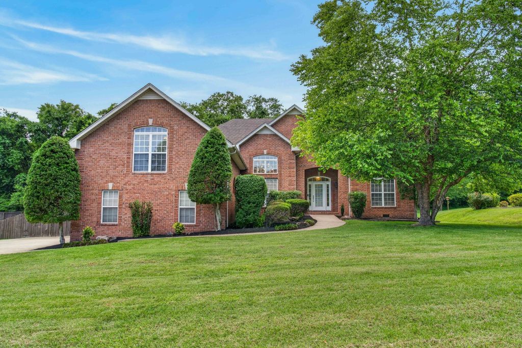 1015 Stafford Ct, Hendersonville