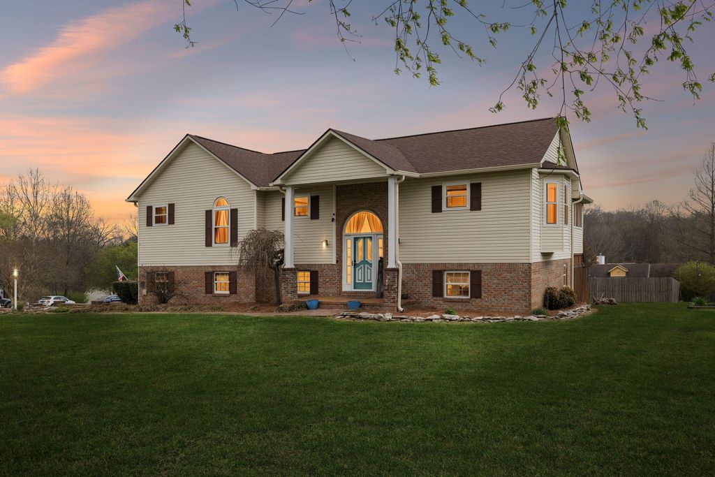 97 Oak Valley Dr, Spring Hill