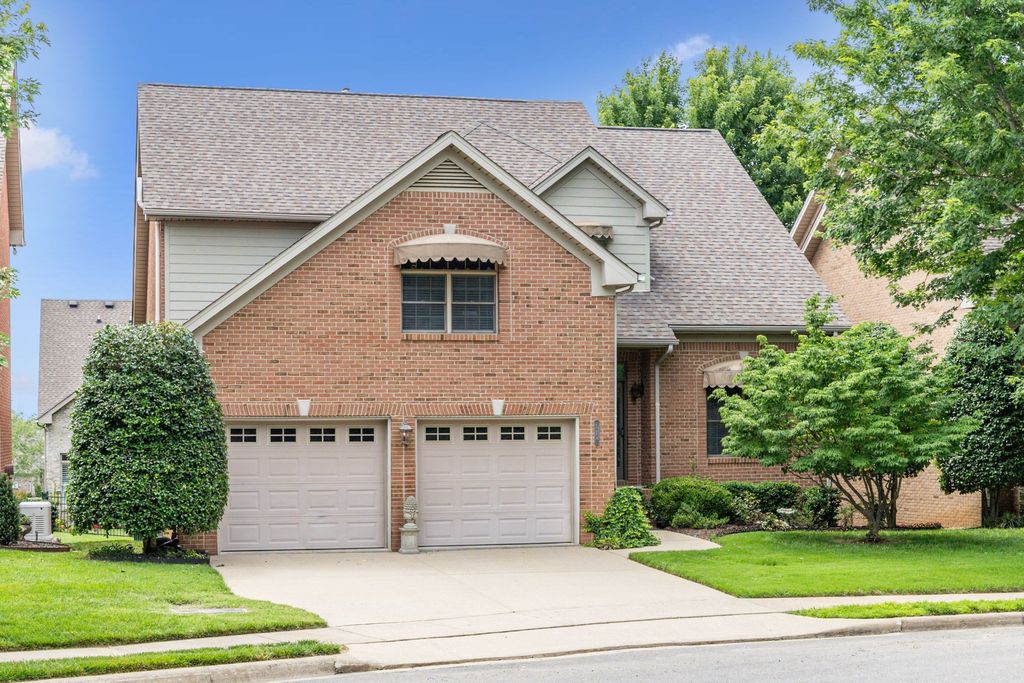 114 Hunt Crest Ct, Clarksville