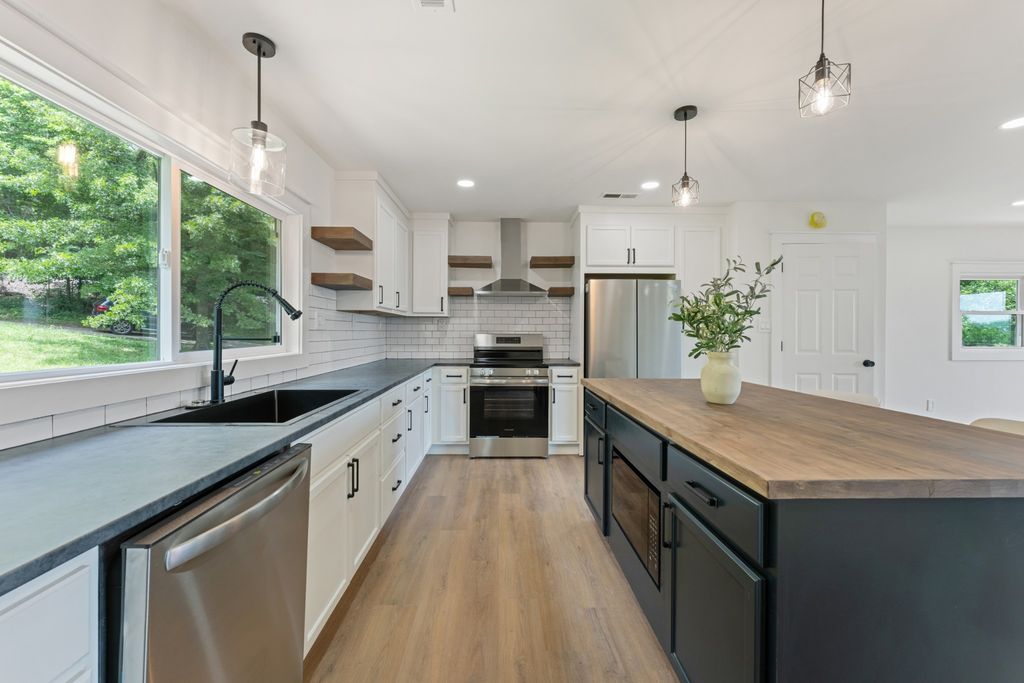 213 Delina Boonshill Rd, Petersburg