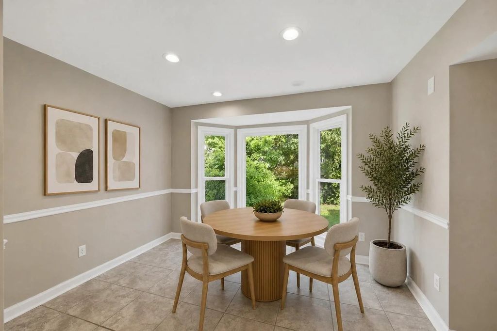 548 Heritage Ln, Madison