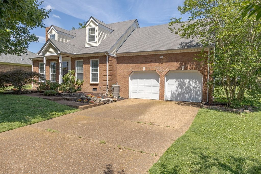 2858 Iroquois Dr, Thompsons Station