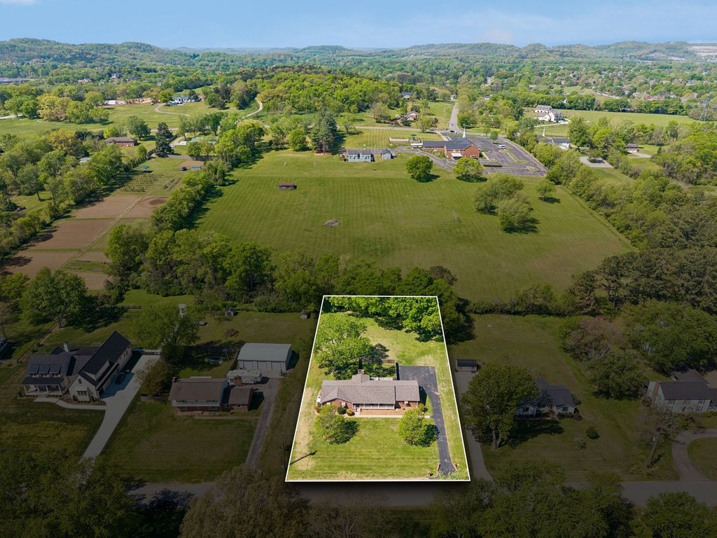 1002 Shannon Ln, Franklin