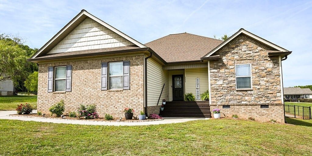 111 Hall Norwood Road Se, Cleveland
