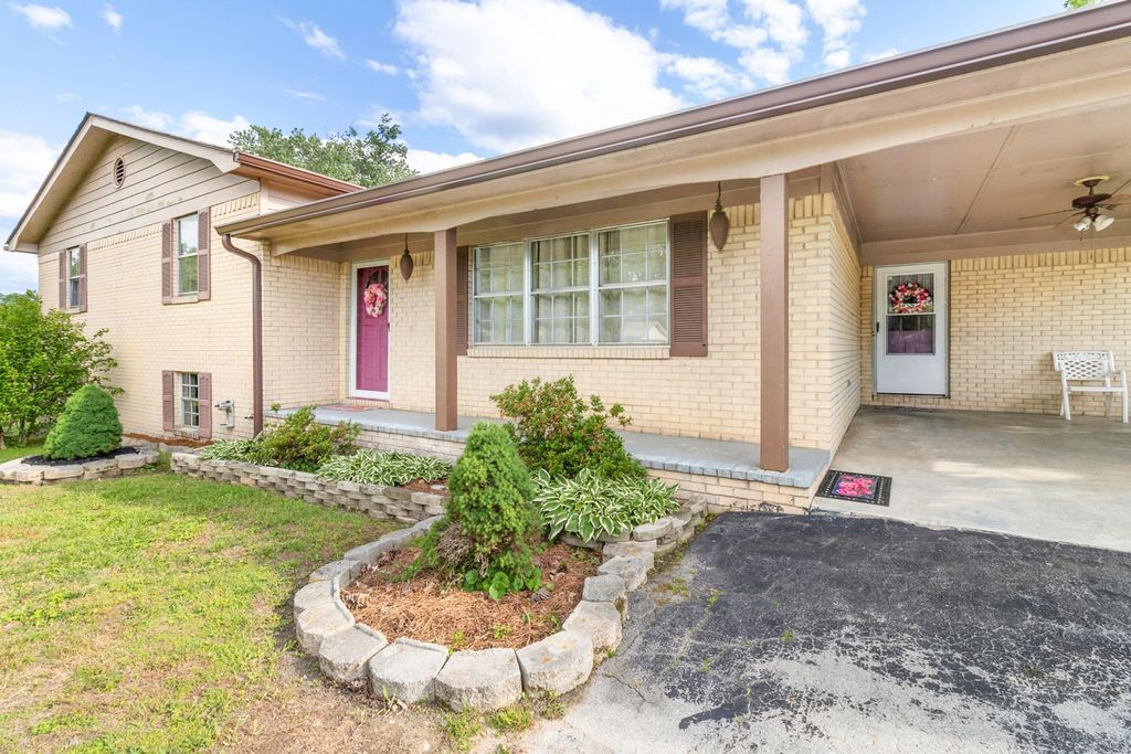 2010 Falcon Lane Se, Cleveland