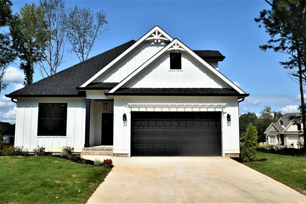 5032 Lakeside Lane Ne, Cleveland