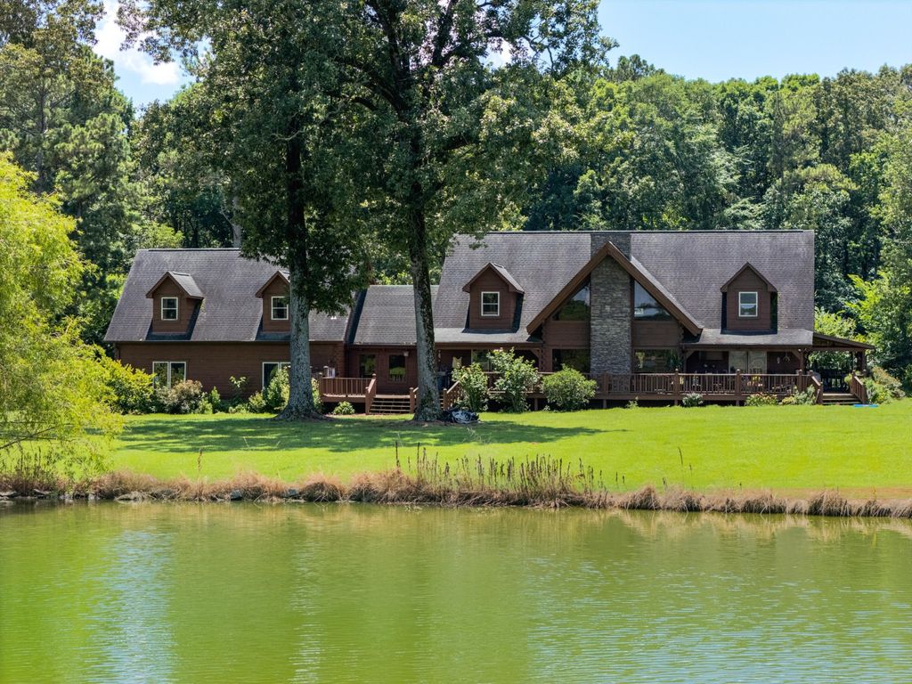 3901 Spring Place Road Se, Cleveland