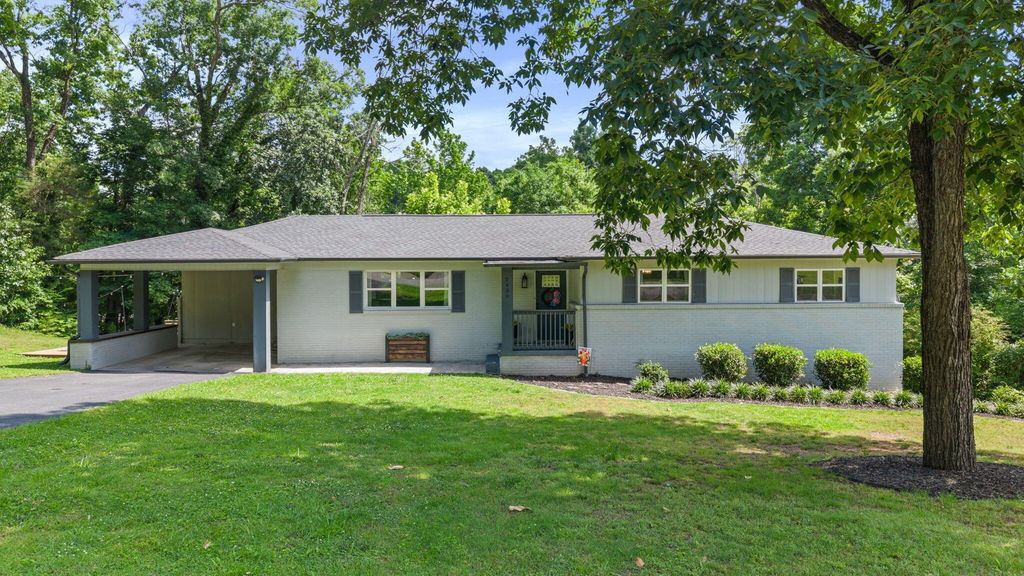 2430 Walnut Drive Nw, Cleveland