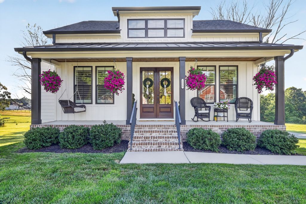 3323 Dobbins Pike, Portland