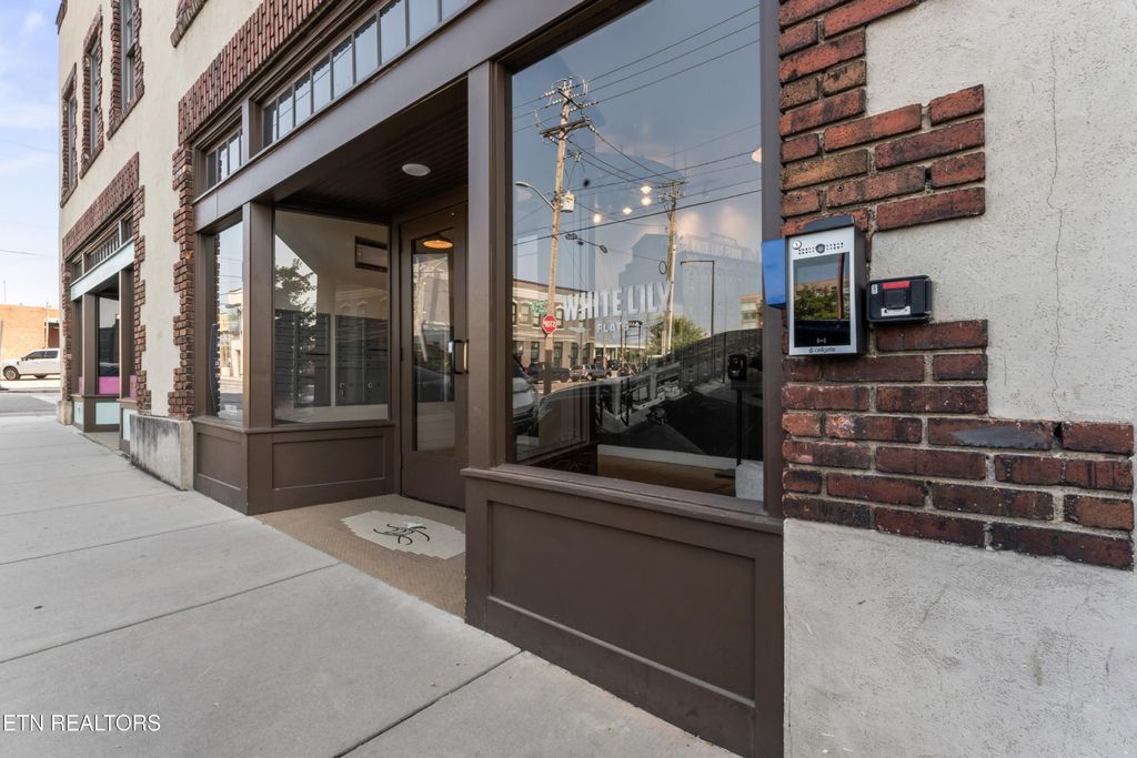 222 N Central St B6, Knoxville