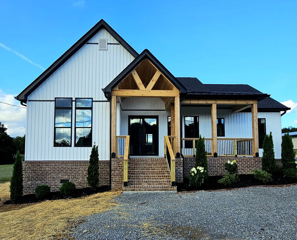 9007 Highway 7, Lyles