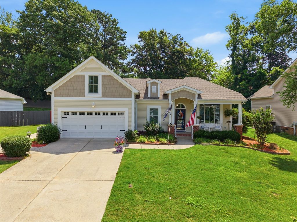 102 Cross Cove Ct, Hendersonville