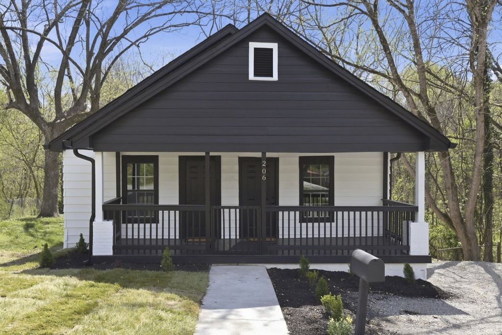 206 Winding Way, McMinnville