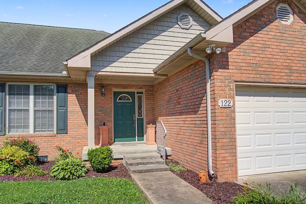 122 Deerfield Ln, Lafayette